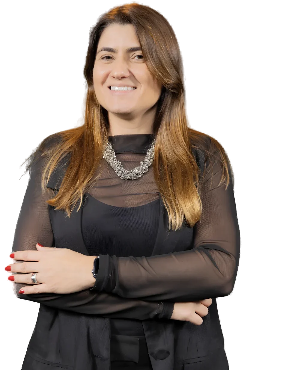 Gabriela Diuana sorrindo, de braços cruzados